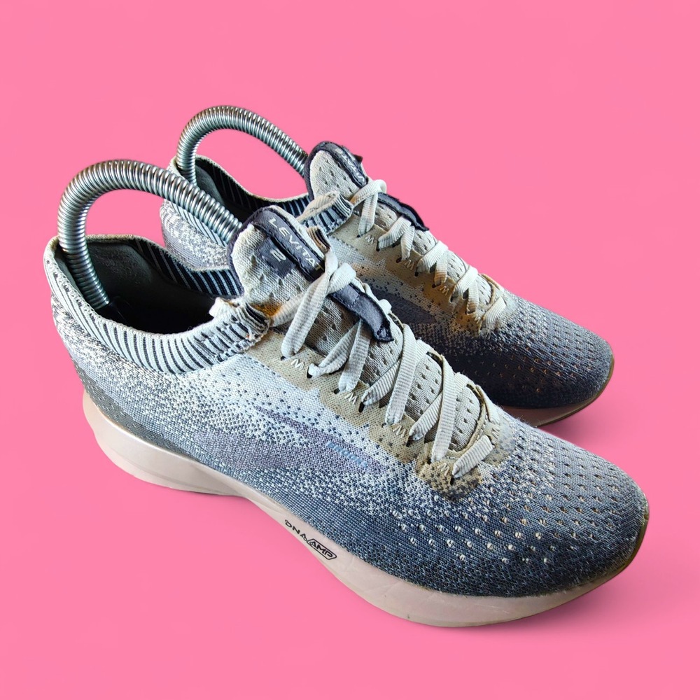 Brooks Womens Levitate 2 1202791B060 Gray‎ Running Shoes Sneakers Size 7 B Pink